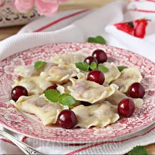 Pierogi z wiśnią na gorąco 1 szt