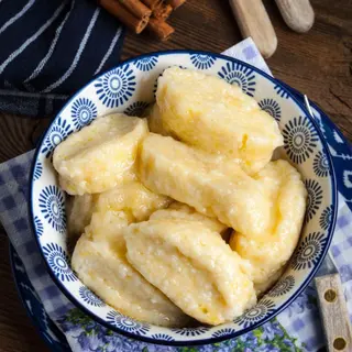 Pierogi leniwe (kopytka domowe) na słodko na gorąco 1 szt