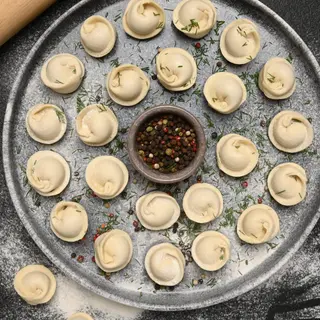 Pelmeni z wieprzowiną i wołowiną na goraco 1 szt