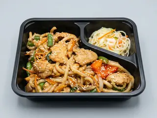 Makaron Udon z kurczakiem