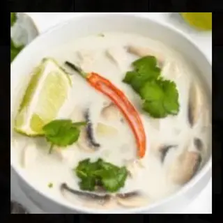 Zupa Tom Kha z mleczkiem kokosowym