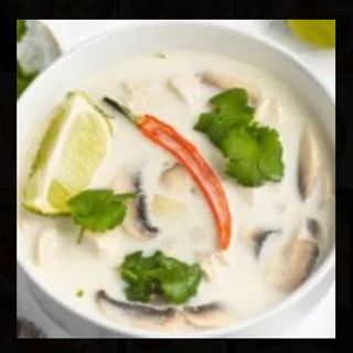 Zupa Tom Kha z mleczkiem kokosowym