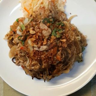Makaron sojowy z wieprzowiną i warzywami