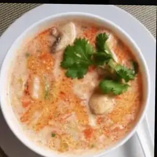 Zupa Tom Yum z mleczkiem kokosowym