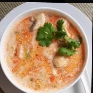 Zupa Tom Yum z mleczkiem kokosowym
