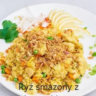 Ryż smażony z kurczakiem i warzywami
