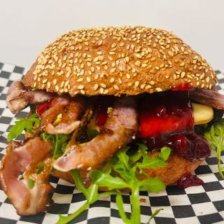 Różowy Burger Majkiego