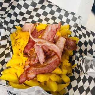 Frytki 300g z bekonem