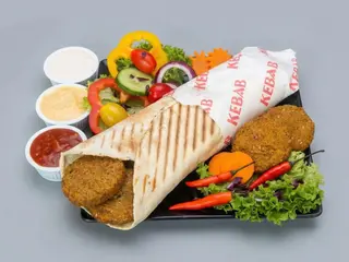 Falafel rollo z humusem