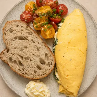 OMLET FRANCUSKI ZE SZPINAKIEM I POMIDORKAMI CHERRY