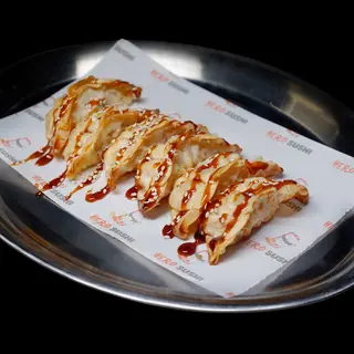 Pierożki gyoza z kurczakiem i grzybami