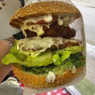 Hamburger XL z dwoma drobiowymi kotletami