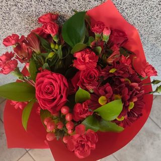 Bukiet mix z 9 czerwonych kwiatów