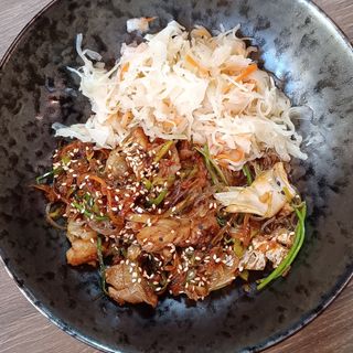 Ryba po koreańsku + makaron sojowy + surówka chińska + zupa