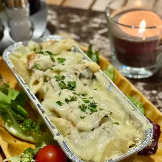 Makaron zapiekany z kurczakiem i pieczarkami