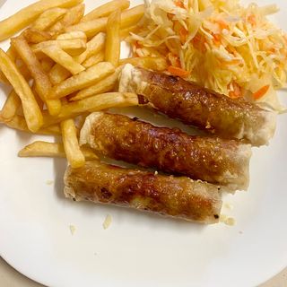 Sajgonki 3szt. + frytki + surówka