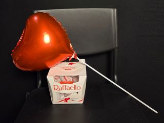 Zestaw Prezentowy: Balon Serce + Raffaello