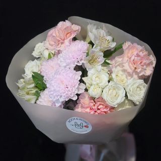 "Pastel Morning" Bouquet: chryzantema, róża, alstromeria, goździk
