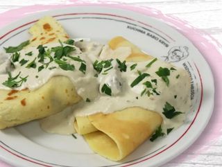 Naleśniki po chłopsku z sosem pieczarkowym