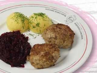 Kotlet mielony z buraczkami