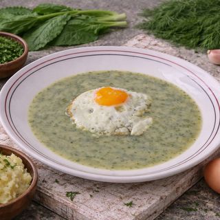 Szczawiowa z jajkiem sadzonym