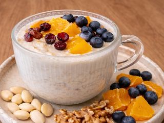 Owsiankowy bowl z owocami