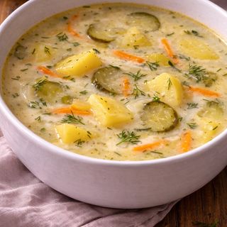 Ogórkowa z ziemniakami