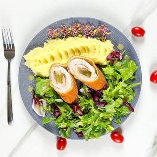 Roladka faszerowana szpinakiem i mozzarellą