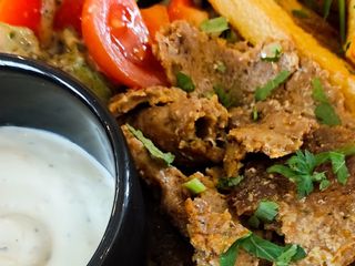 Sałatka ze swojskim kebabem