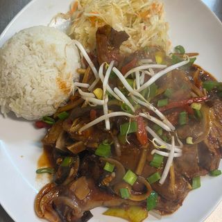 Wieprzowina curry z pieczarkami