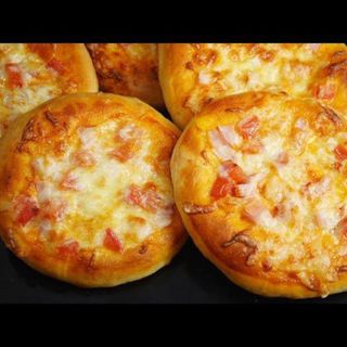 Pizzerinka z szynką i serem