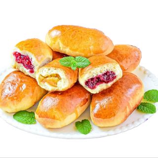 Bułeczka drożdżowa z wiśnią