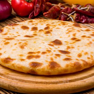 Chaczapuri z serem i pieczarkami