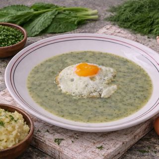 Szczawiowa z jajkiem sadzonym