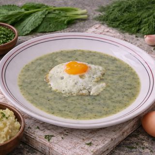 Szczawiowa z jajkiem sadzonym