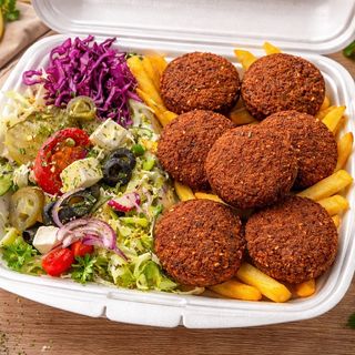 Falafel na talerzu