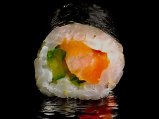 Salmon Kyuri Maki