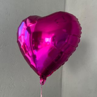 Balon z helem w krztałcie serca różowy 2