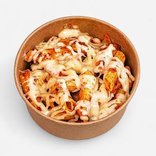 Makaron z sosem pomidorowym i serem