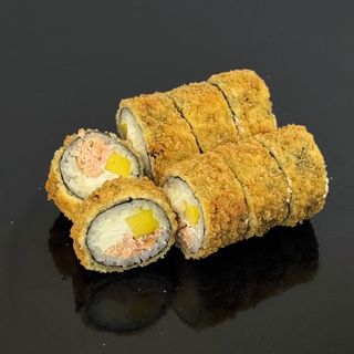 Tempura roll z grillowanym łososiem i mango