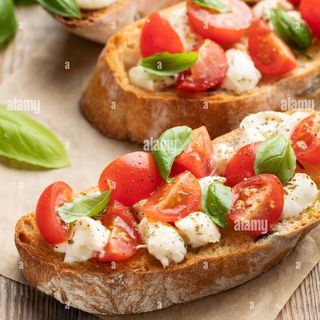 Bruschetta con Pollo e Mozzarela