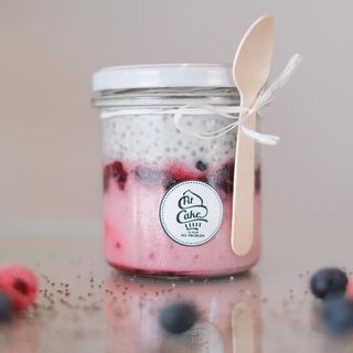 Deser Chia z owocami lata