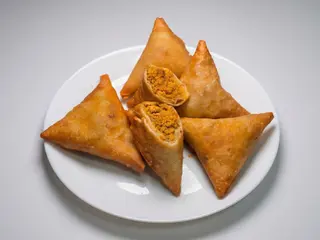 Afrykańskie pierogi z wieprzowiną - 1 szt