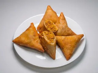 Afrykańskie pierogi z wieprzowiną - 6 szt