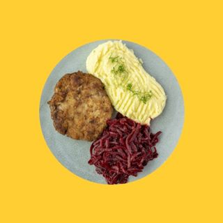 Kotlet mielony z puree ziemniaczanym i buraczkami