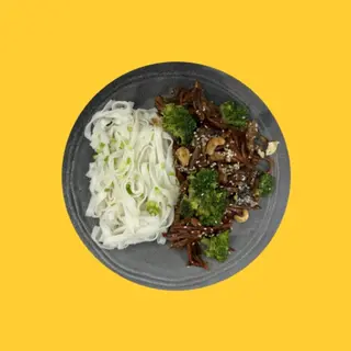 Wołowina stir-fry z makaronem ryżowym