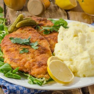 Kotlet po lubelsku z surówkami
