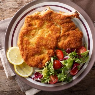 Kotlet schabowy z kostką i kapustą