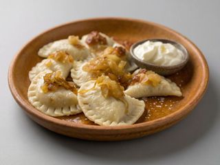 Pierogi ruskie ze śmietaną