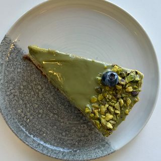 Sernik pistacjowy